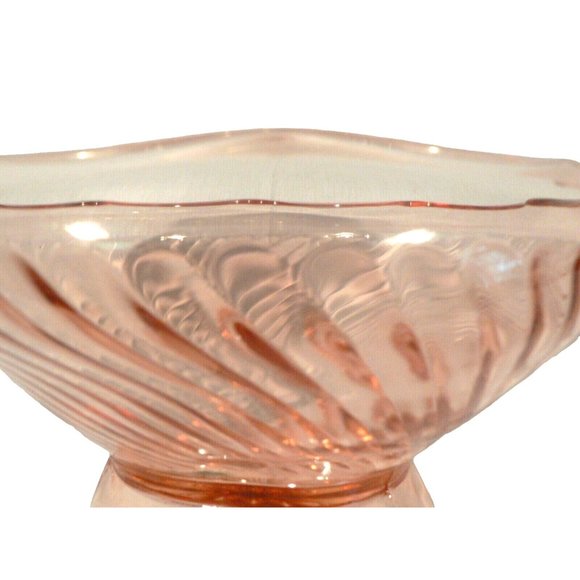 Fruit bowl serving dish ribbed swirl pink glass scalloped edge table decor - Picture 5 of 10